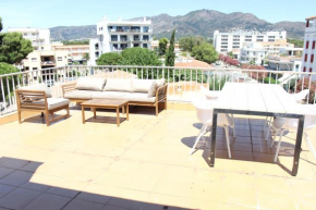 Beautiful loft, huge sunny terrace, view over the beach and sea